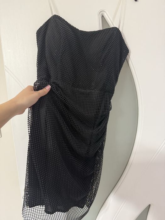 Официална черна рокля