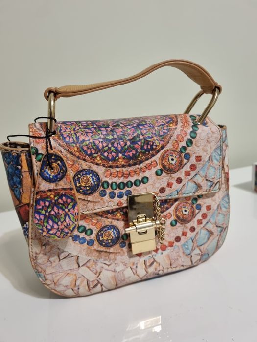 Цветна парти чата