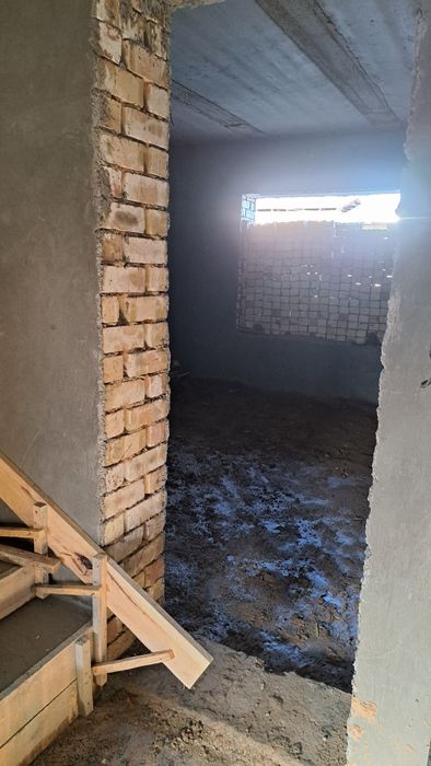 Yangi qurilgan uchaska sotiladi O'nqo'rg'onda 1.3sotix