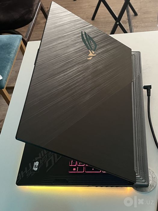 ASUS ROG Strix G712LW, 240Ghz