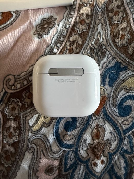 Apple AirPods 4 – В гаранция към iStyle – Пълен комплект