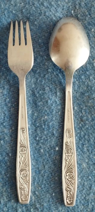 Кухненски и сервизни ножа П.Денев,манерки от Алпака.Купа.