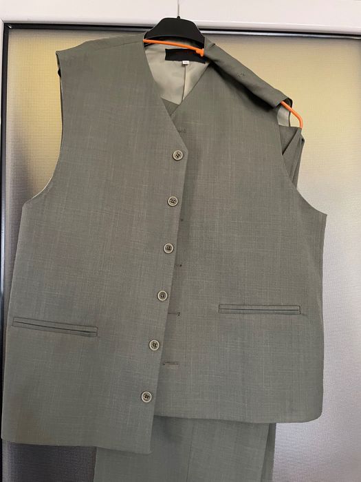 Vand costume bărbații