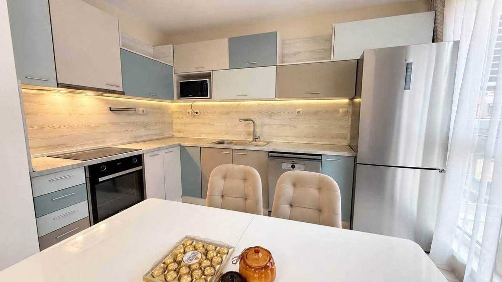 Дава се под наем Тристаен апартамент в Варна, Бриз - 145 кв.м за 1400 € - Снимка #1