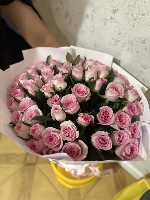 Нежные розовые розы — 51 шт.