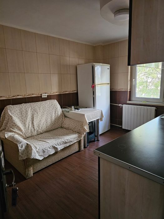 Închiriez garsoniera