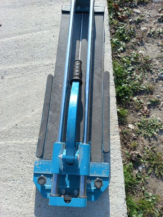 Vand masina tăiat gresie si faianta cu laser pe ea