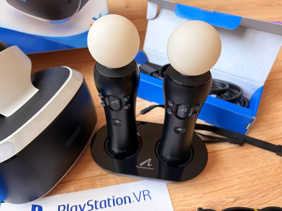 PS 4 VR комплект + камера + 2 Move контролера + игра PlayStation