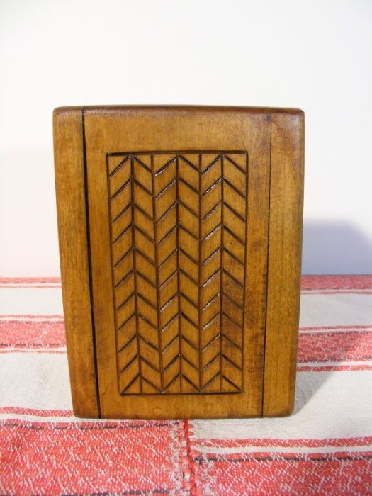 Vand cutie din lemn de tei sculptat