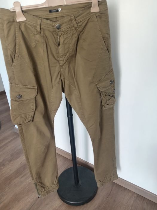 Vând pantaloni cargo pt bărbați