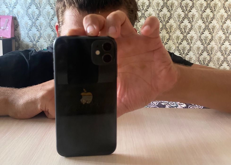 Айфон 11 в черном цвете