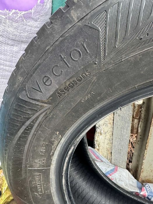 Anvelope Allseason GOODYEAR 215/65 R16 102H  M+S VECTOR 4SEASONS GEN-3 DOT3623