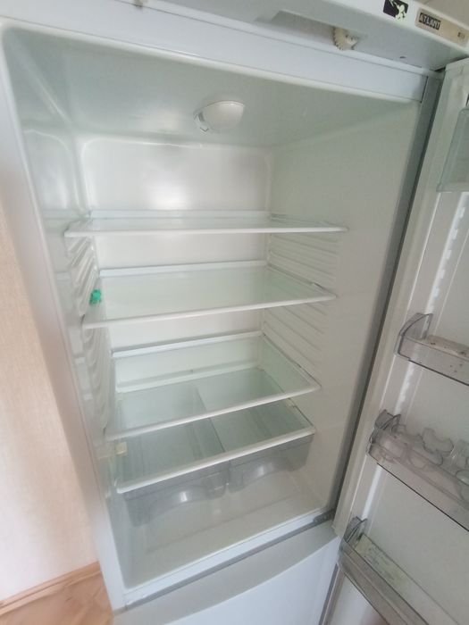 Продам холодильник Atlant