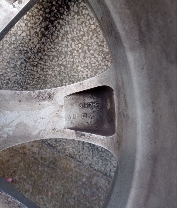 Продавам 17-ки джанти с летни гуми 225/50/17