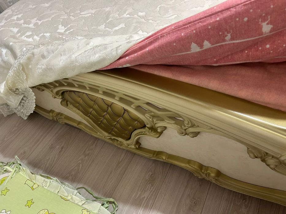 Спальный кровать