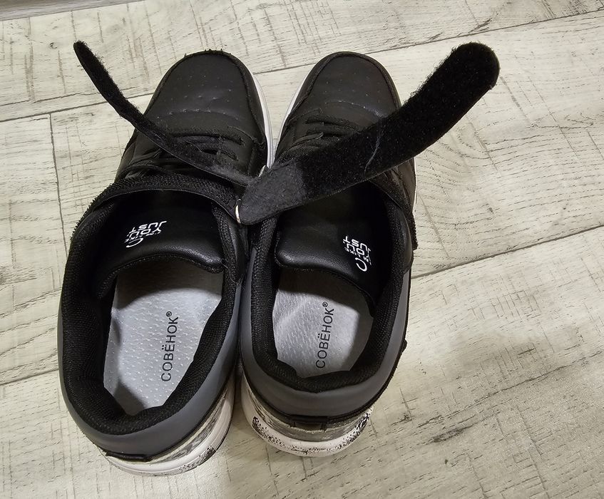 Продам кроссовки на мальчика