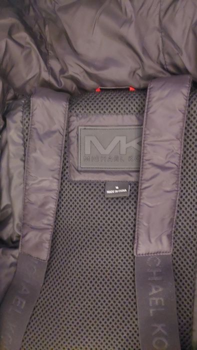 Vând geaca CK și MK