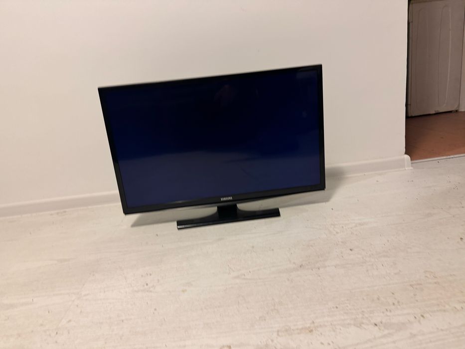 Tv Samsung cu telecomanda