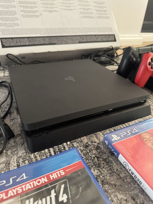 PlayStation 4 Slim, 2 manete, Ca nou