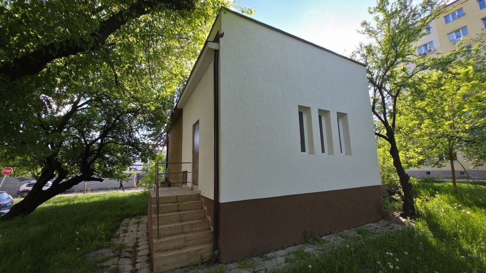Продава се търговско помещение в жк. Изток,  гр. Перник