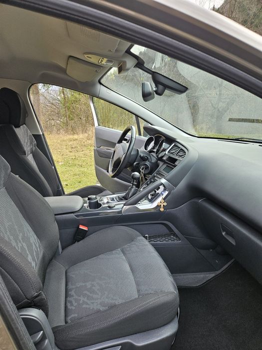 Peugeot 3008 an 20011 benzina manuala.