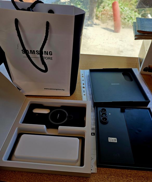 Samsung Galaxy Z Fold8 Ultra, 12GB RAM, 512GB, 5G  Graphite   Като Нов! Гаранция!!!