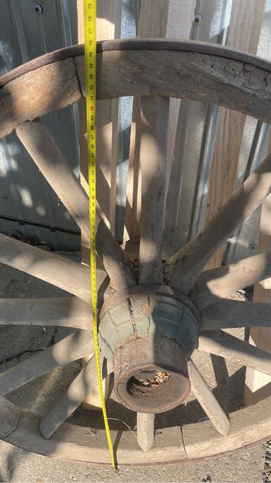 Roti vechi car cu boi