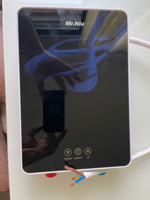 Incalzitor electric instant apa cu afisaj LED temperatura