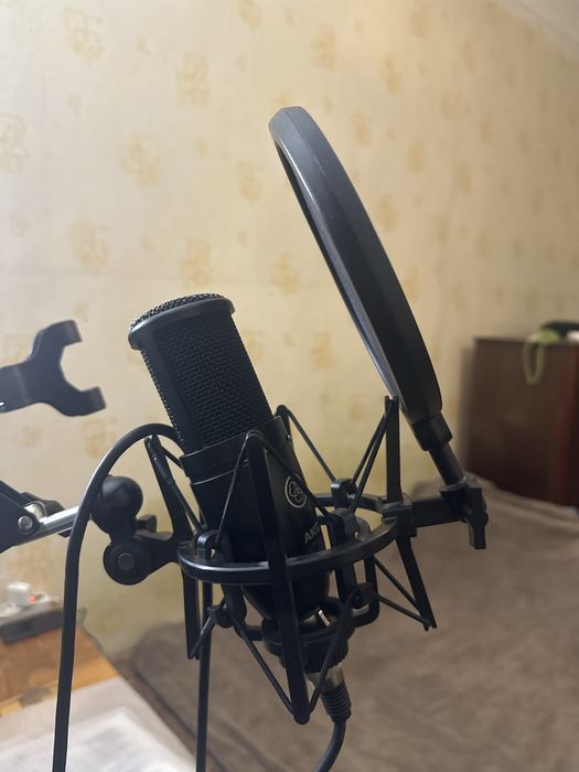 микрофон AKG P120