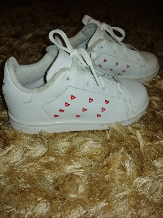 Adidasi fetite nr. 25