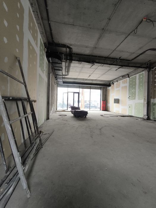 Продается коммерческое помещение, вдоль первой линии, улицы Махтумкули