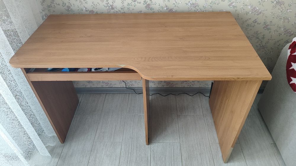 Продам компьютерный стол