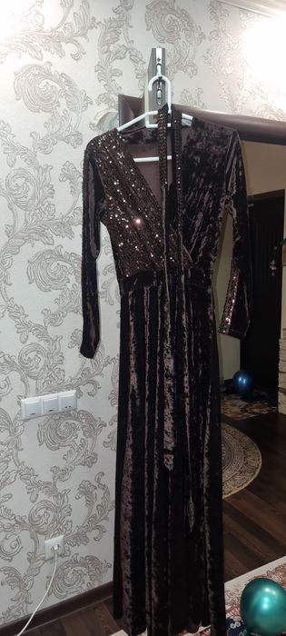 Платья вечерние, в идеальном состоянии.