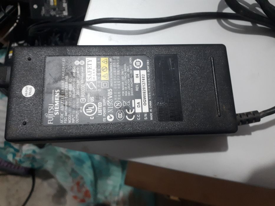 Încărcător Laptop Fujitsu Esprimo Mobile V6515