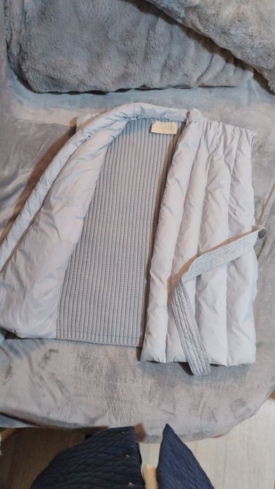 Безрукавка серая