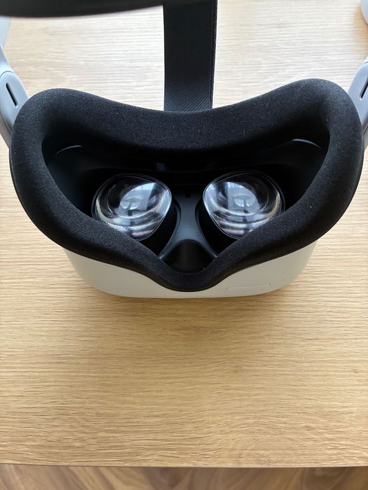 Oculus Quest 2 256 GB като нов почти неизползван
