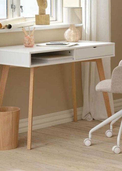 Vând masa de scris (birou)