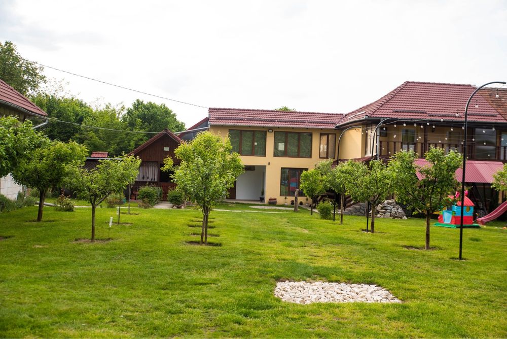 Cabană de închiriat/ Casă de vacanță AVI HOUSE Valea Avrigului.