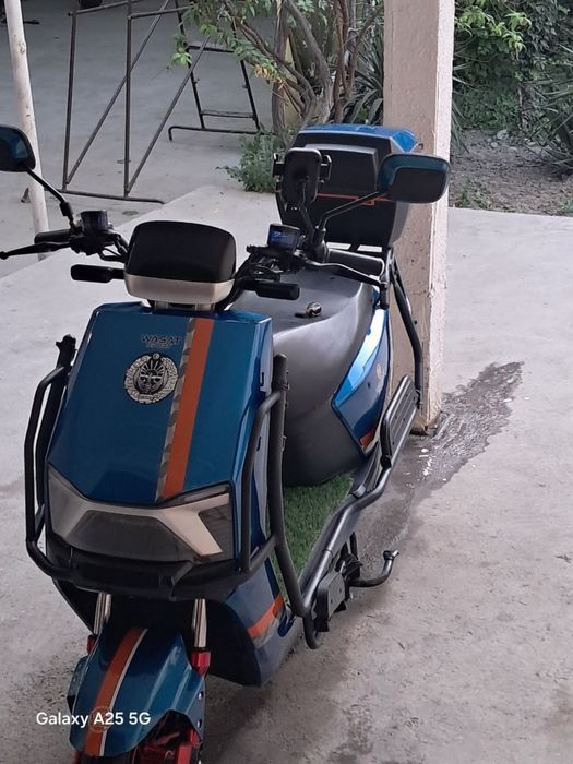 Scooter sotiladi yurishi zur arzon narxiga