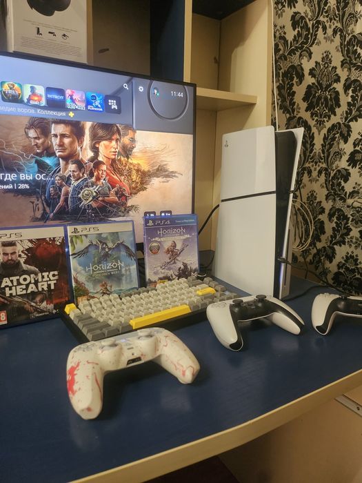 Продам Ps5 Slim 1TB с 700 играми