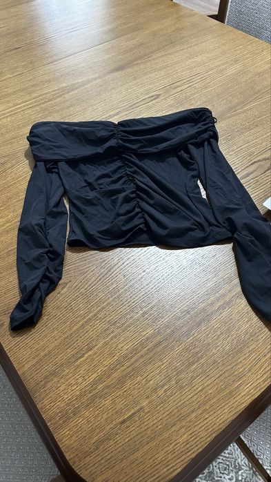 Топ Zara с открытыми плечами