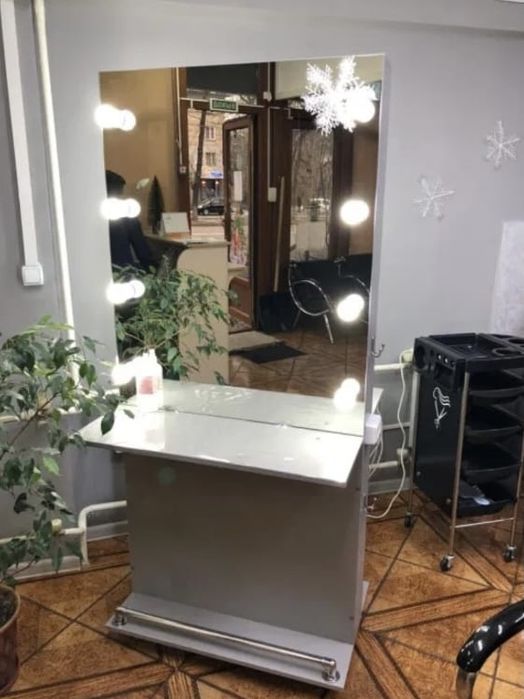 Двухстороннее парикмахерское зеркало