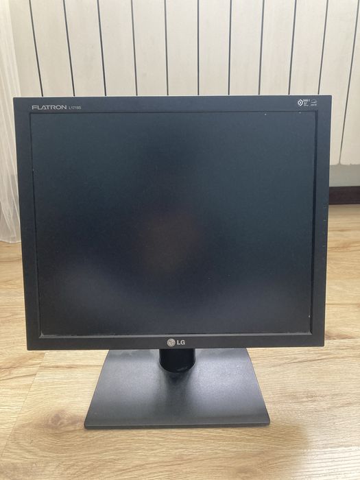 Продаю LG все работает нету только монитор и клавиш одтам за 5000тг