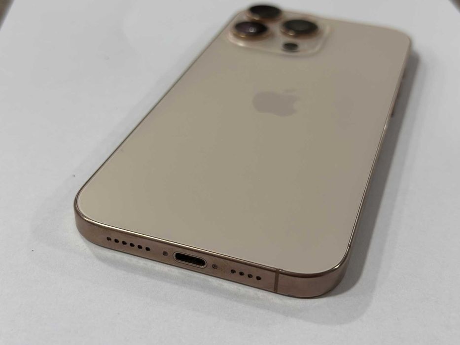 iPhone 16 Pro Max 100% Battery
