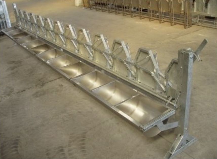 vand stand   Nou de  muls 12 posturi capre /oi