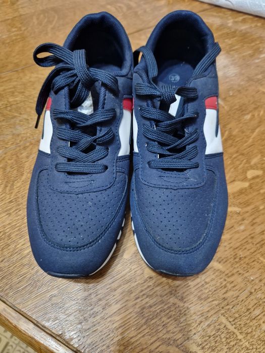 Incaltaminte de vanzare