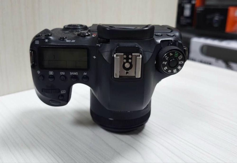 Canon 6D Mark 2 с обьективом