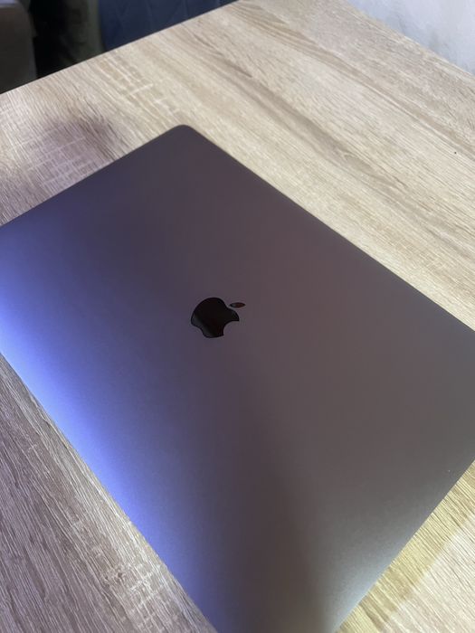 MacBook Pro 16” 2019 | i7 2.6GHz | 32GB RAM | 512GB SSD | Radeon Pro 5300M | Baterie 240 cicluri