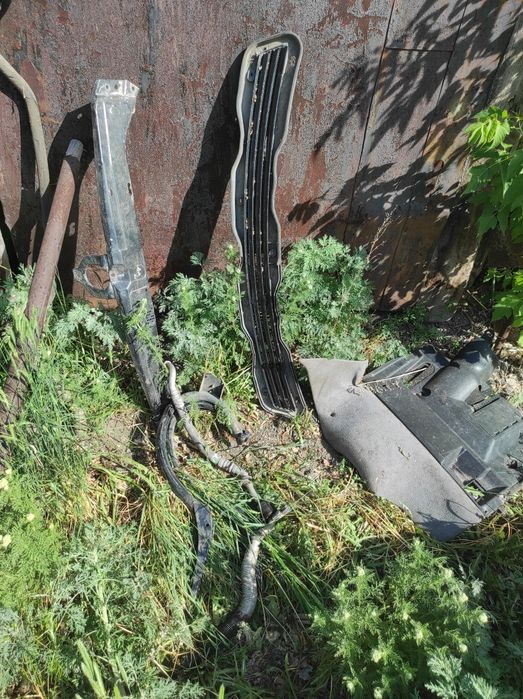 Запчасти Мерседес 210