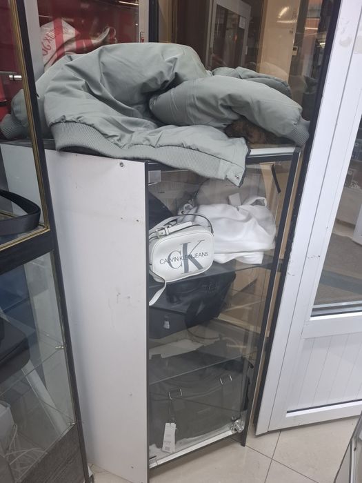 продам стеклянные витрины